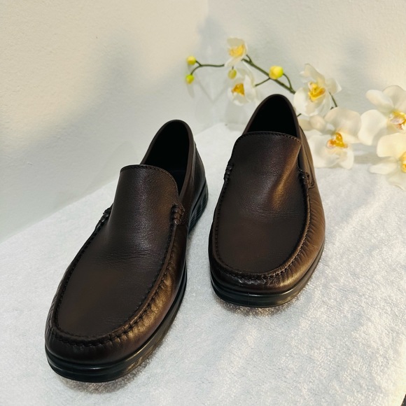 Brand *New!* ECCO Classic Slip On Loafers Brown US 7-7.5 Extra Width